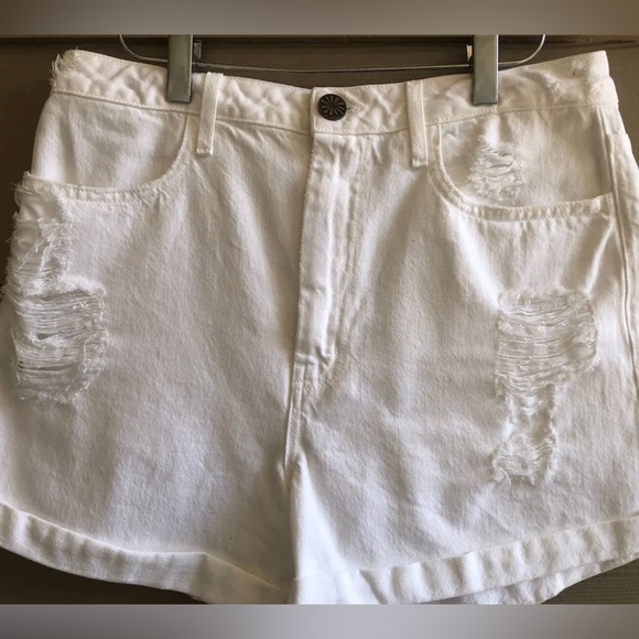 PRE-OWNED MUMU BLUE WOMEN'S WHITE DENIM SHORTS- SIZE 29 - Picture 1 of 7